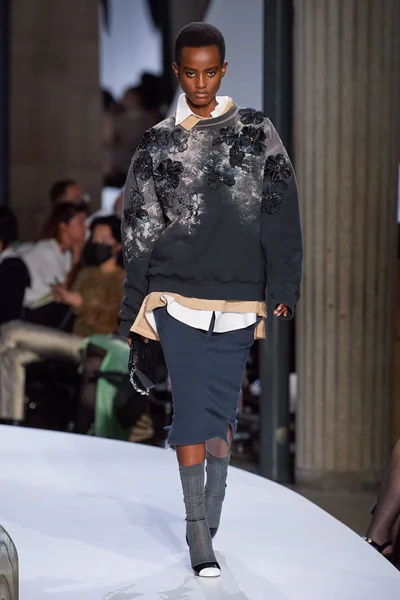 Look 49
